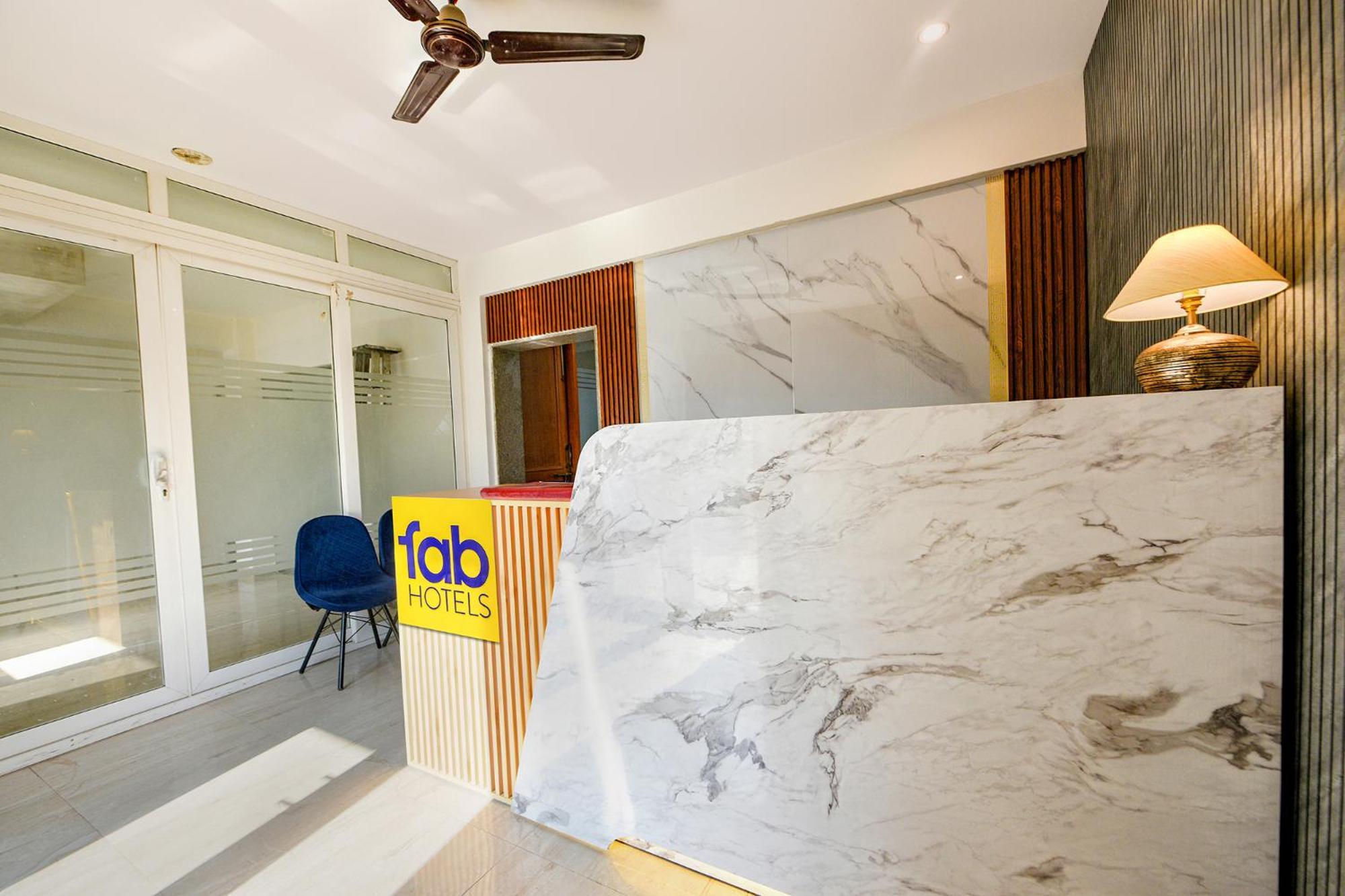 Fabhotel Ar Suites 古尔冈 外观 照片